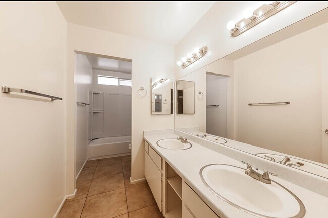 Foto del edificio - 3828 W Lane Ave