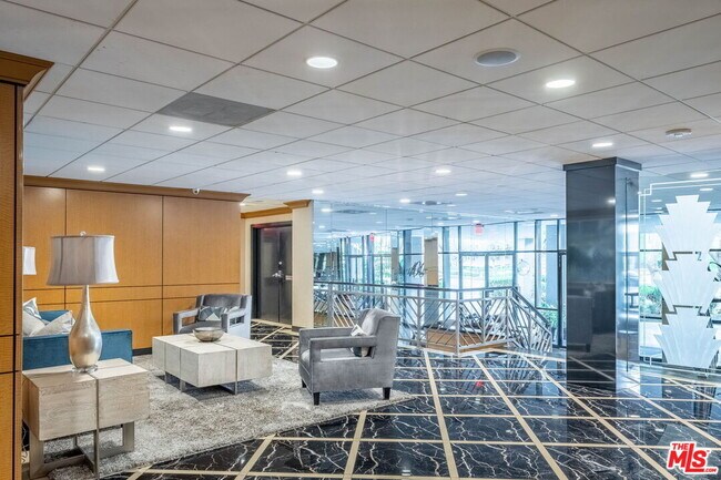 Building Photo - 100 S Doheny Dr