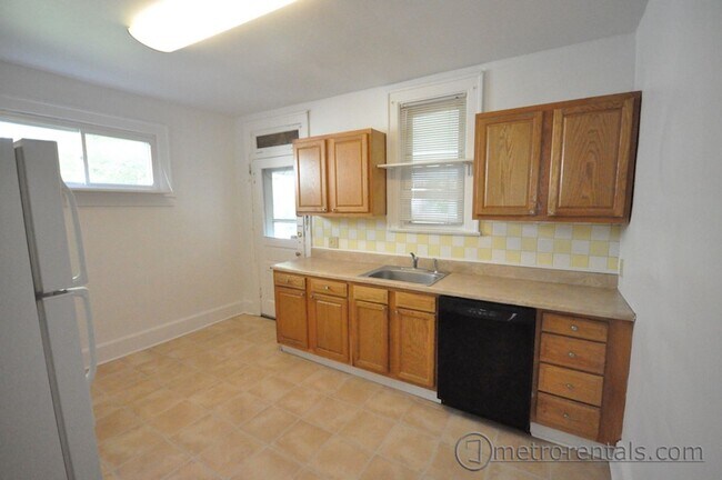 Building Photo - 2682-2684 Hibbert Avenue