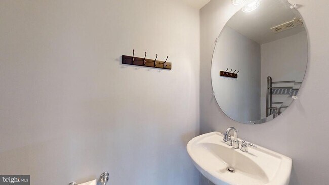 Building Photo - 502 Legrace Terrace NE