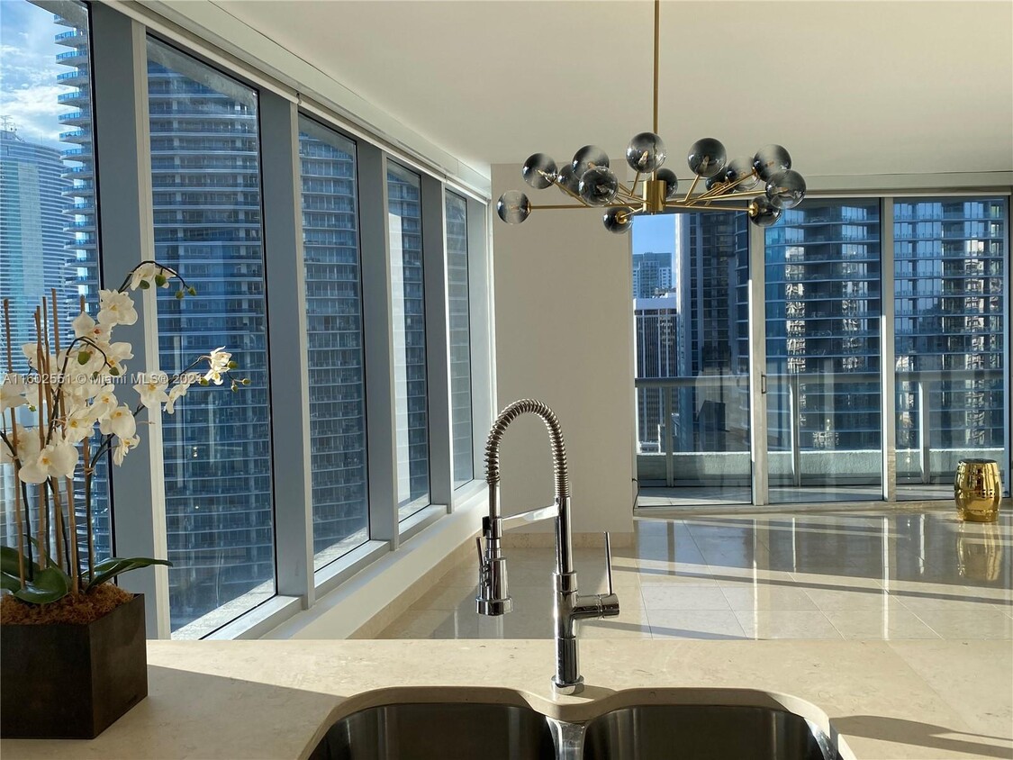 Foto principal - 475 Brickell Ave