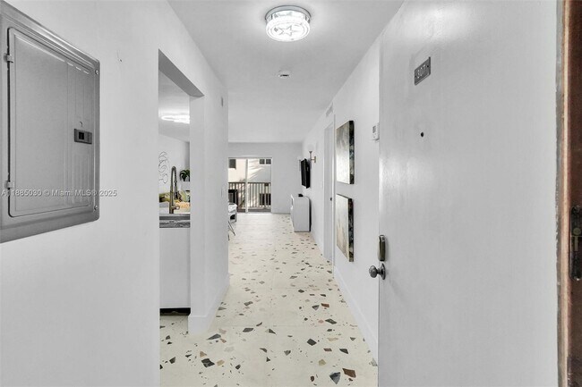 Foto del edificio - 3527 NE 168th St