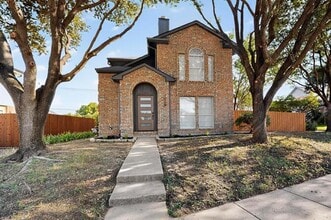 Building Photo - 1009 Lake Bluff Dr