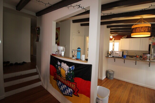 Building Photo - 5 Cobblestone Rd