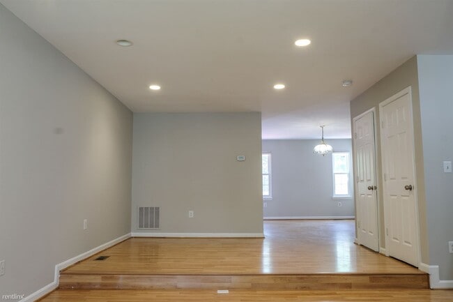 Building Photo - 4 br, 3.5 bath House - 2751 Sweet Clover C...