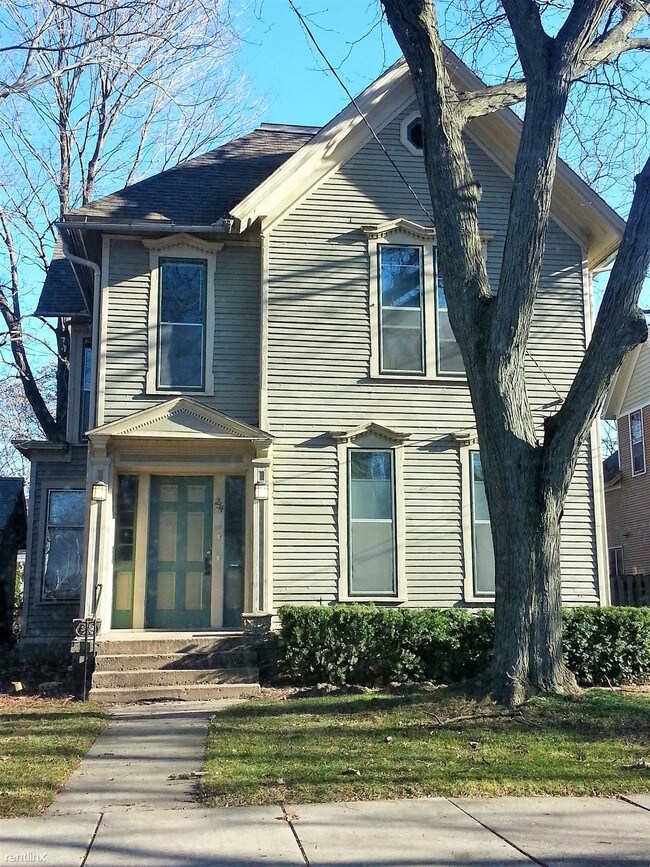 Building Photo - 234 College Ave NE