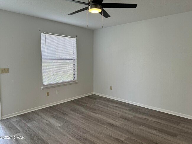 Building Photo - 3606 Tiki Dr