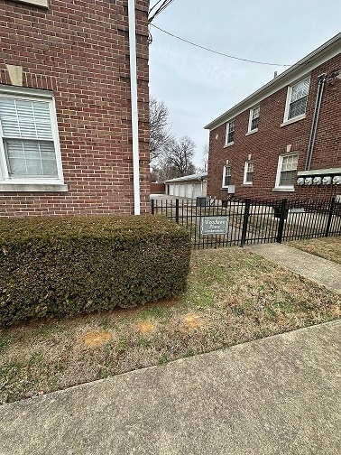 Primary Photo - 715 W Woodlawn Ave