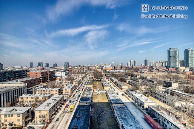 Building Photo - 460 W Chicago Ave