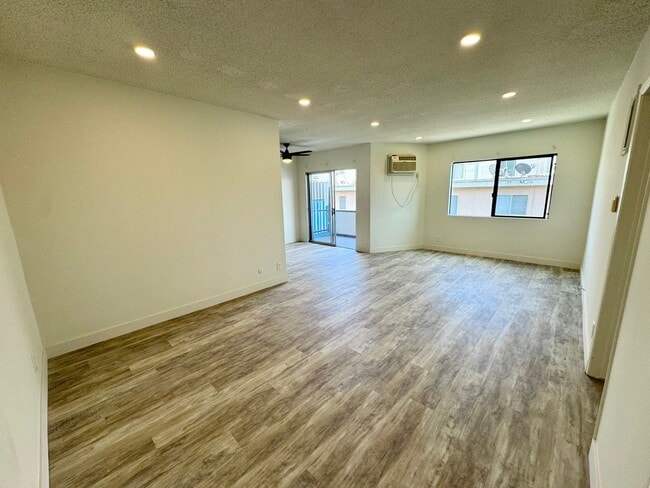 Building Photo - 3510 Clarington Ave