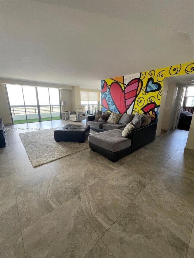 Foto principal - 3500 Mystic Pointe Dr