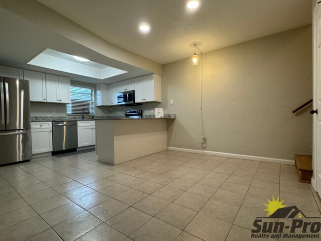 Building Photo - 116 Moonstone Ct