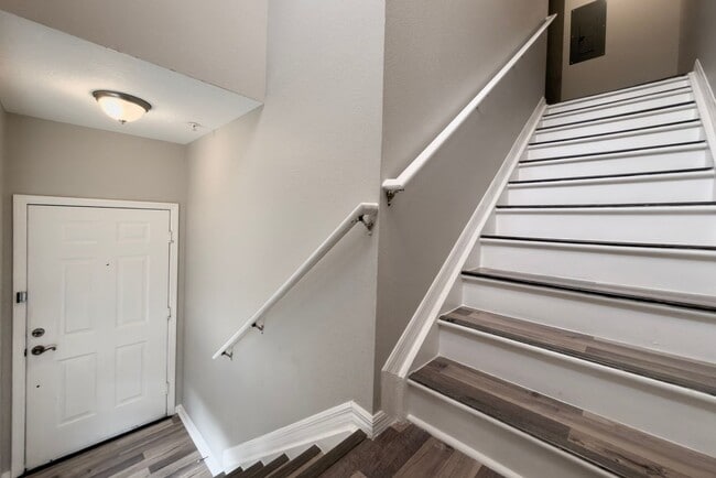 Foto del edificio - Beautifully Remodeled 3 Bedroom in Regent Park