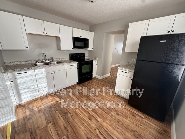 Building Photo - 1046 Republic Ave