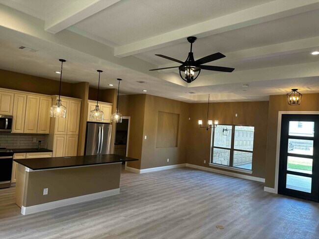 Photo - 15318 Capri Ln House