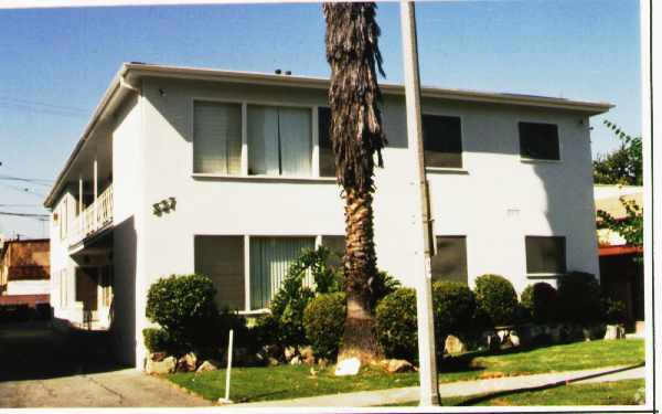 Foto del edificio - 827 Westmount Dr