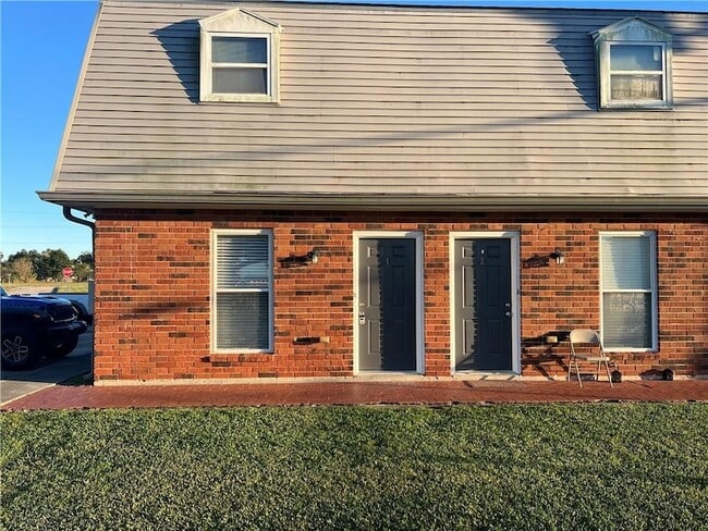 Building Photo - 316 Plantation Dr