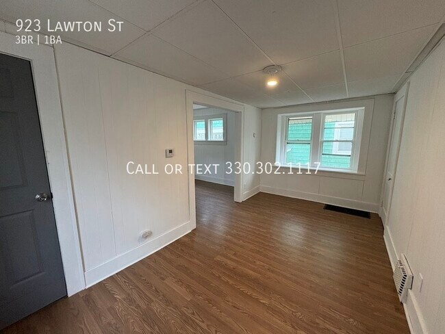 Building Photo - Three bedroom one bathroom home for rent