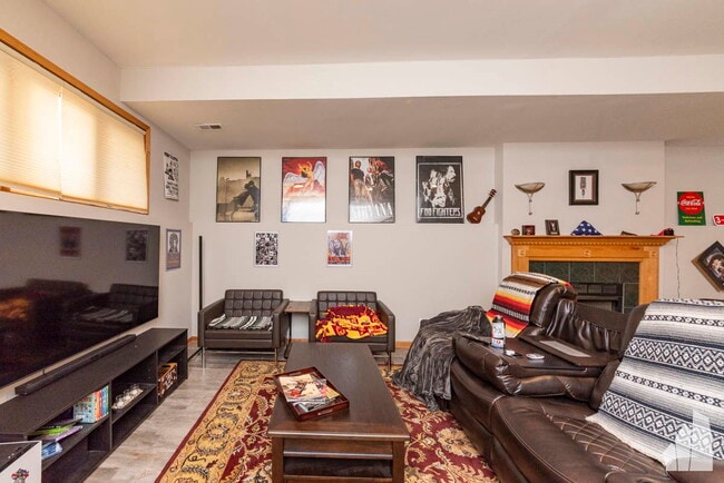 Building Photo - 1401 N Artesian Ave