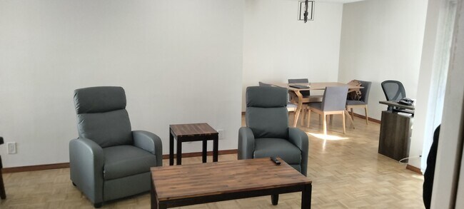 Foto del edificio - 528 N Jackson St