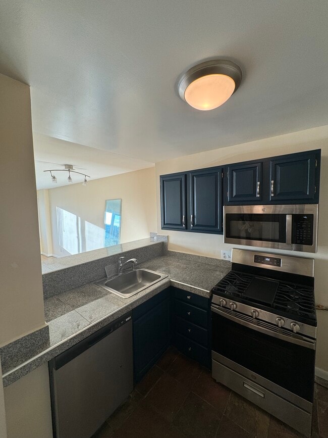 Building Photo - 1330 New Hampshire Ave NW