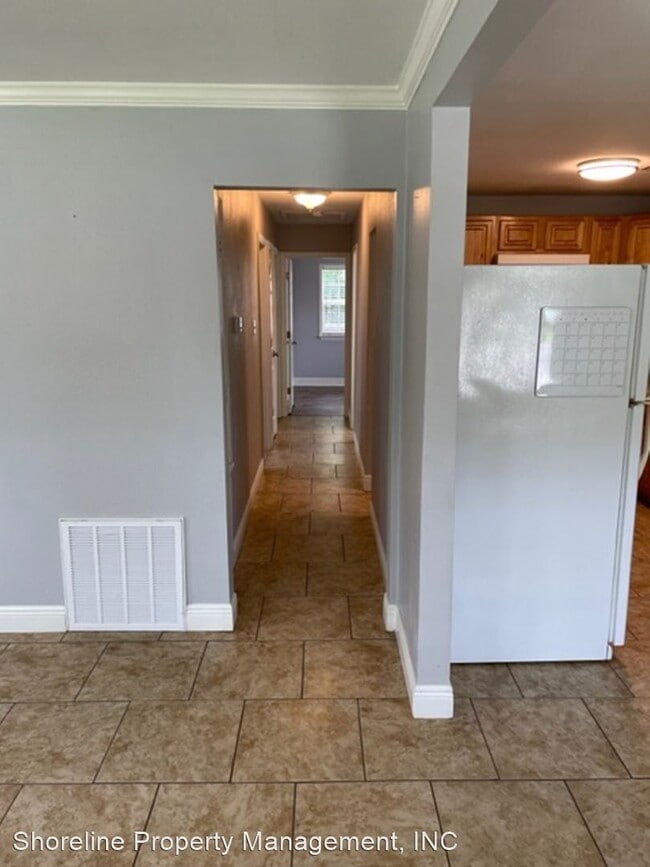 Building Photo - 3 br, 1 bath House - 214 Hunter Drive