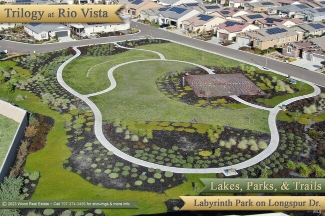 Foto del edificio - 351 Spyglass Dr