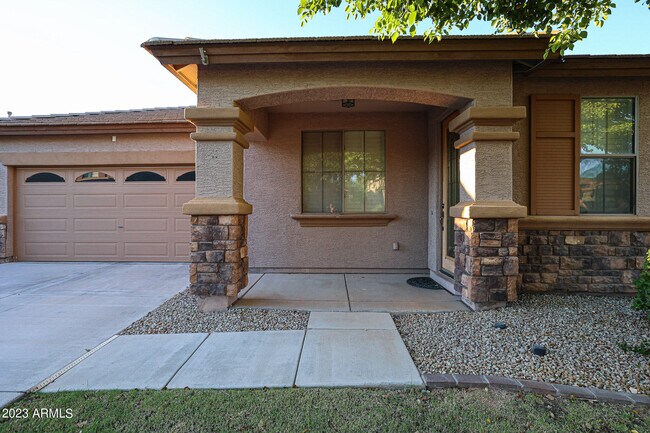 Building Photo - 14591 W Shaw Butte Dr