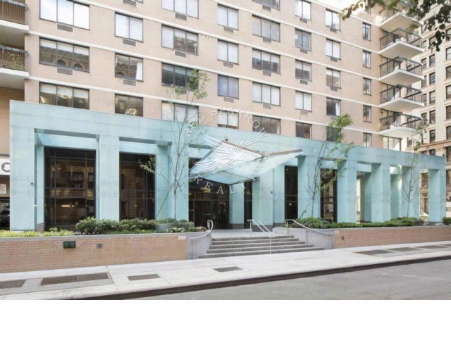 Building Photo - 300 Mercer St