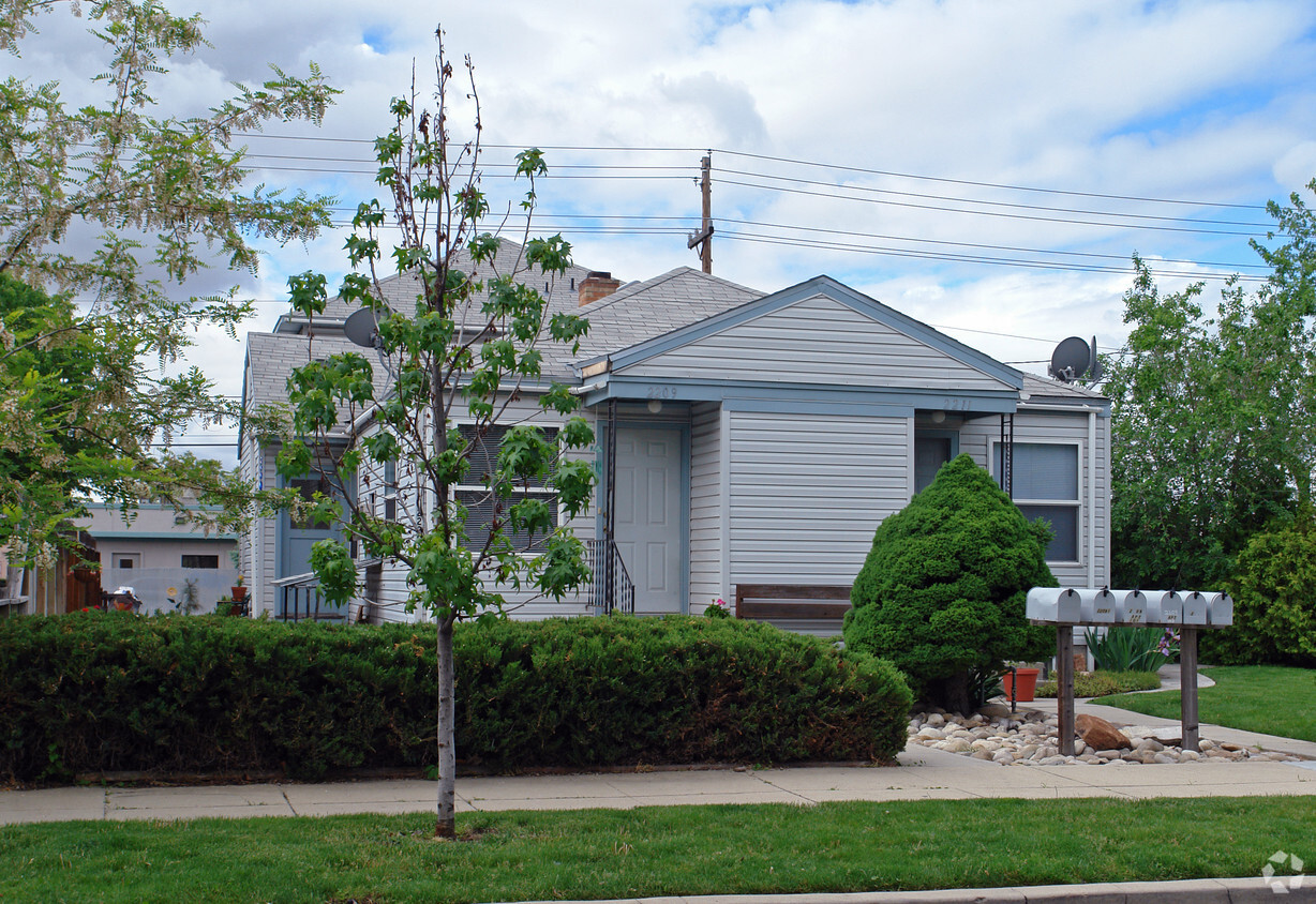 Building Photo - 2209 W Idaho St