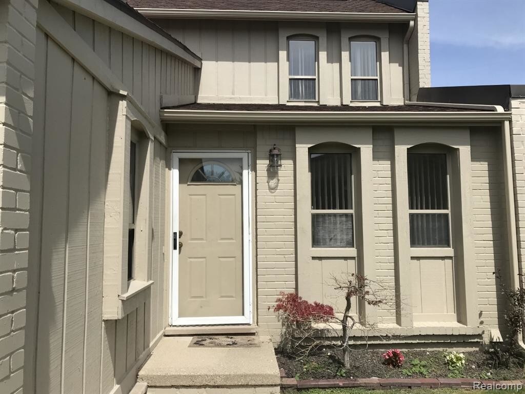 2996 Moon Lake Dr, West Bloomfield Township, MI 48323 Condo for Rent