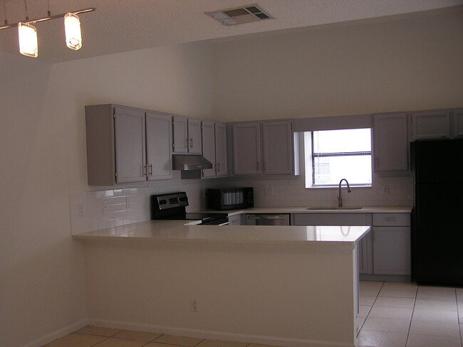 Foto del edificio - 1103 Summerwinds Ln