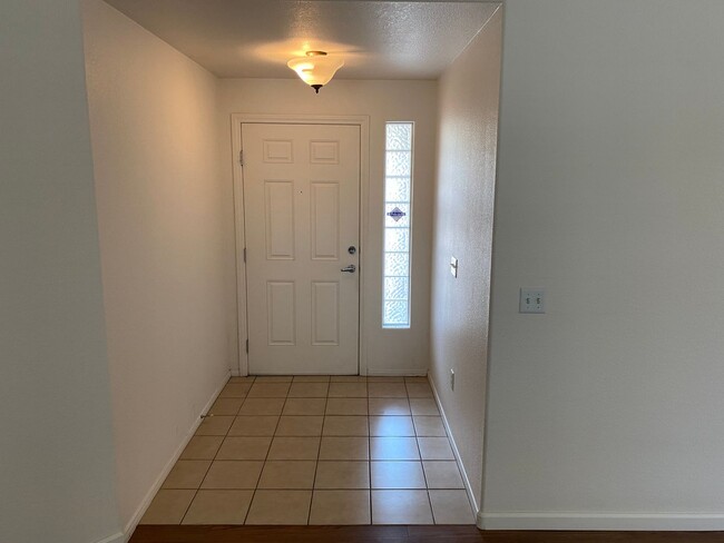 Building Photo - Summerlin!!! Gated!! Downstairs unit!! Tan...