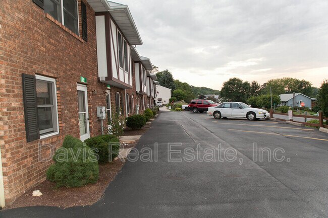 Building Photo - 363 Grape St