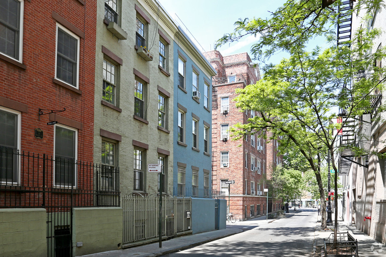 Foto del edificio - 5 Minetta Ln