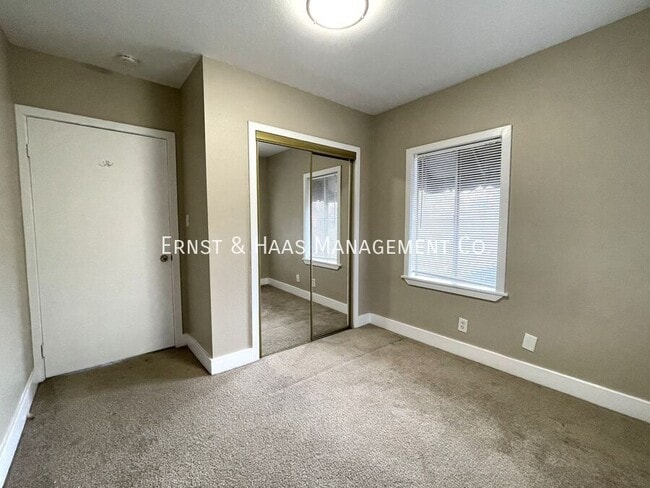Foto del edificio - 1220 E Appleton St