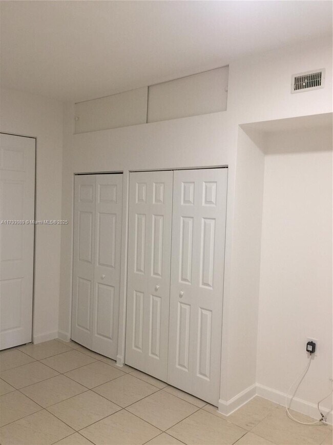 Foto del edificio - 11192 NW 73rd St
