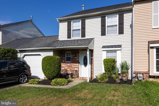 Building Photo - 13 Hopewell Ln