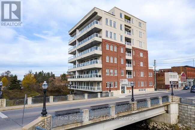 Photo du bâtiment - 80-280 9th St E
