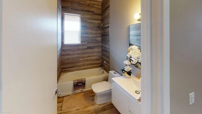 Foto del edificio - 3 br, 3.5 bath Townhome - 618 NE 12th Ave