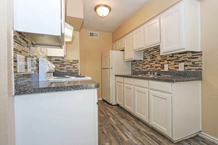 Foto del edificio - 2701 Green Oaks Rd