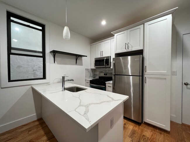 Kitchen - 842 Belmont Ave