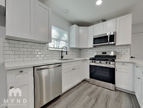 Building Photo - 5962 Belcrest St