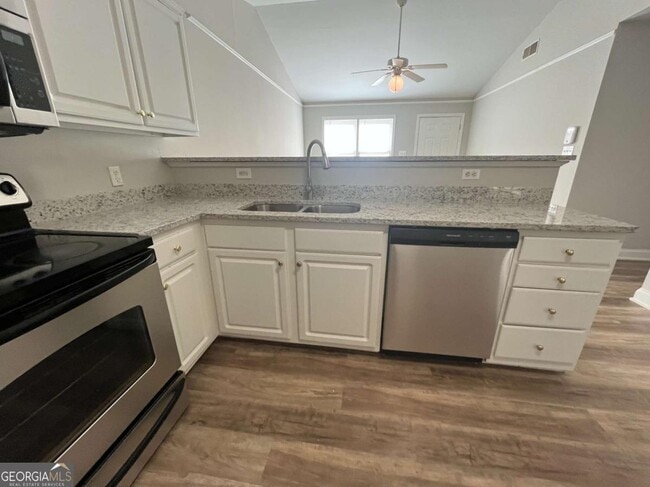 Building Photo - 162 Fair Oaks Dr