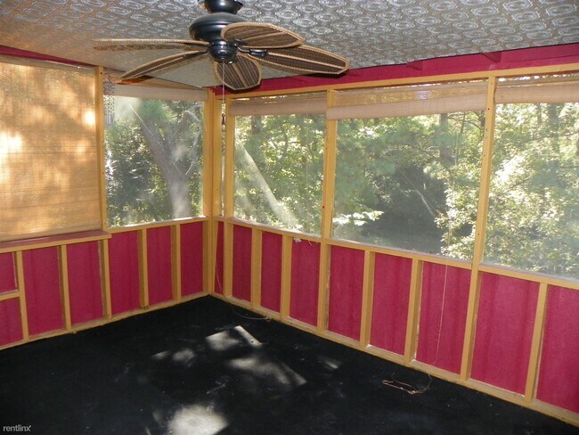 Foto del edificio - 3 br, 2.5 bath House - 5851 Christopher Lane