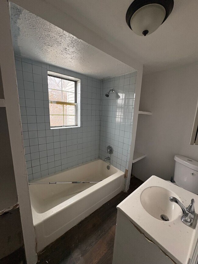 Foto del edificio - 3026 E 123rd St