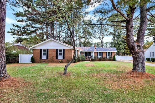 Foto del edificio - 5524 Briarwood Ln
