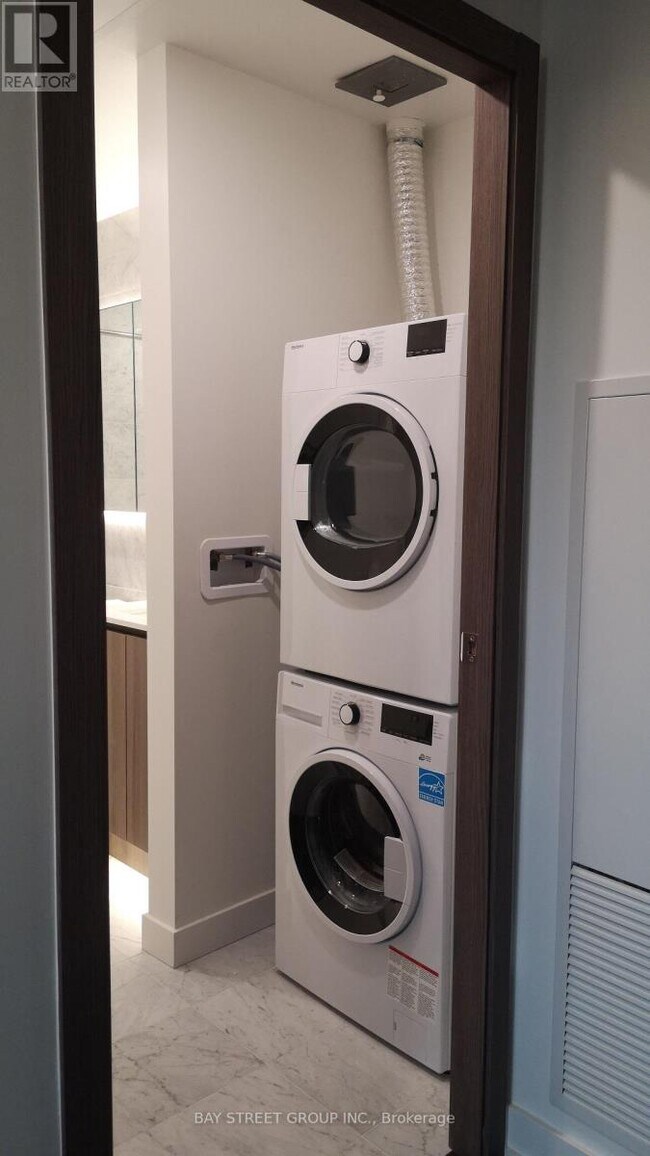 Photo du bâtiment - 19 Bathurst St