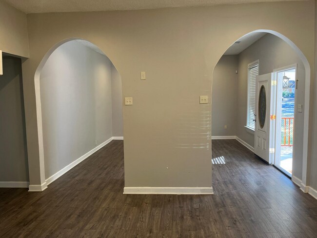 Building Photo - 3166 Pershing Ave