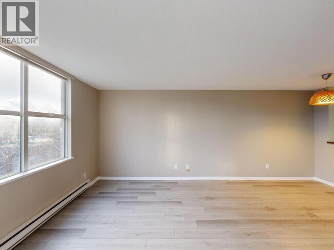 Photo du bâtiment - 503-503 W 16th Ave